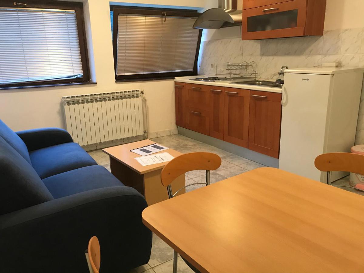 Apartmani Kosuta ティエンティシュテ エクステリア 写真