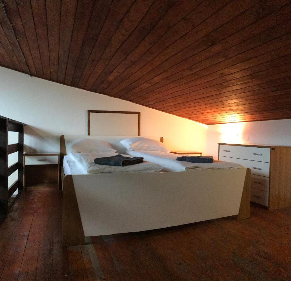 Apartmani Kosuta ティエンティシュテ エクステリア 写真