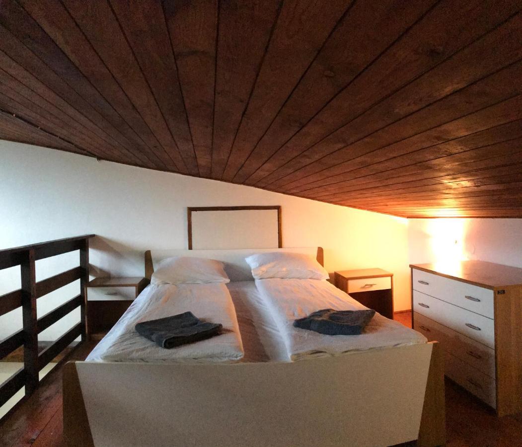 Apartmani Kosuta ティエンティシュテ エクステリア 写真