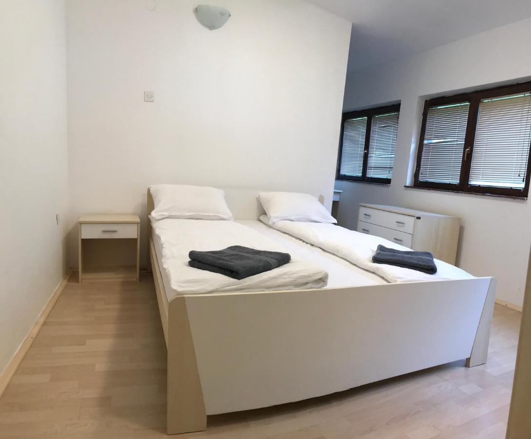 Apartmani Kosuta ティエンティシュテ エクステリア 写真