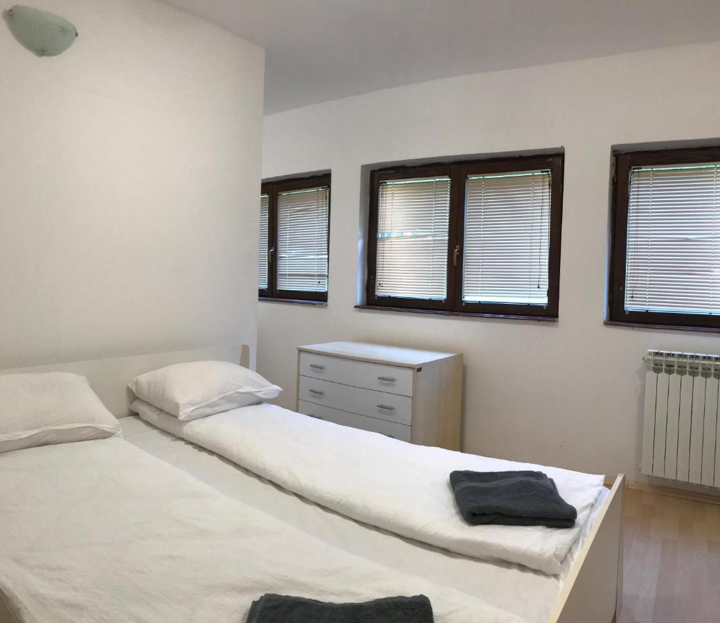 Apartmani Kosuta ティエンティシュテ エクステリア 写真