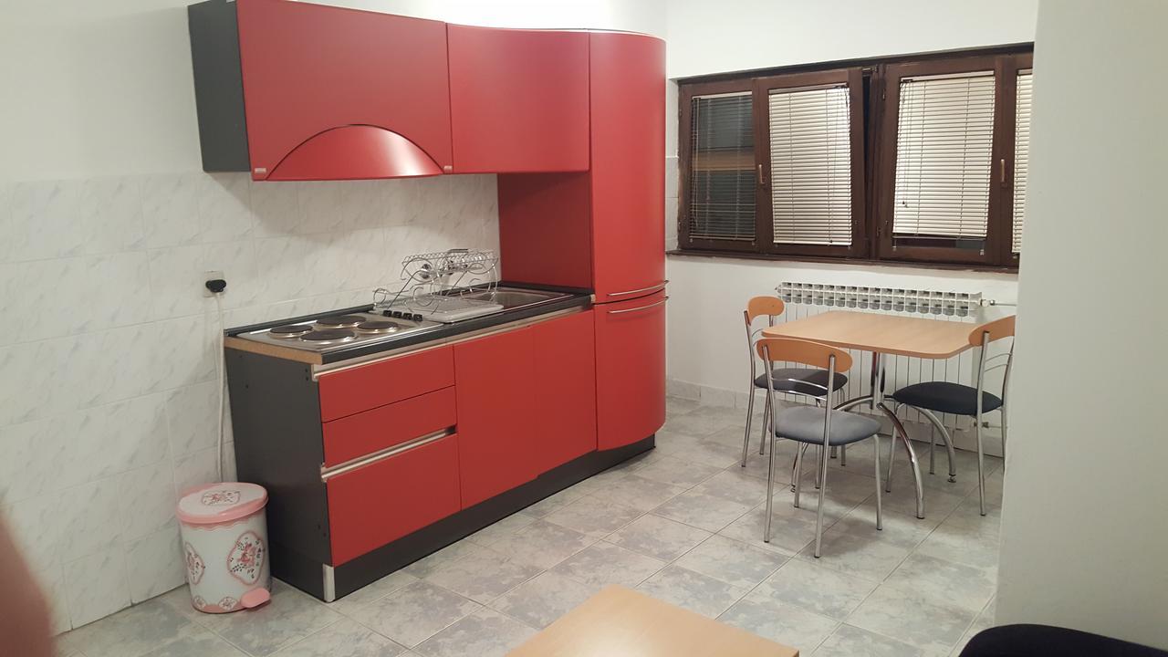 Apartmani Kosuta ティエンティシュテ エクステリア 写真